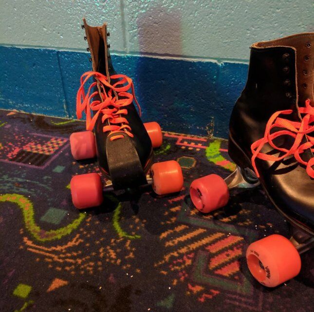 成人轮滑单排还是双排好,为什么双排轮滑更锻炼人