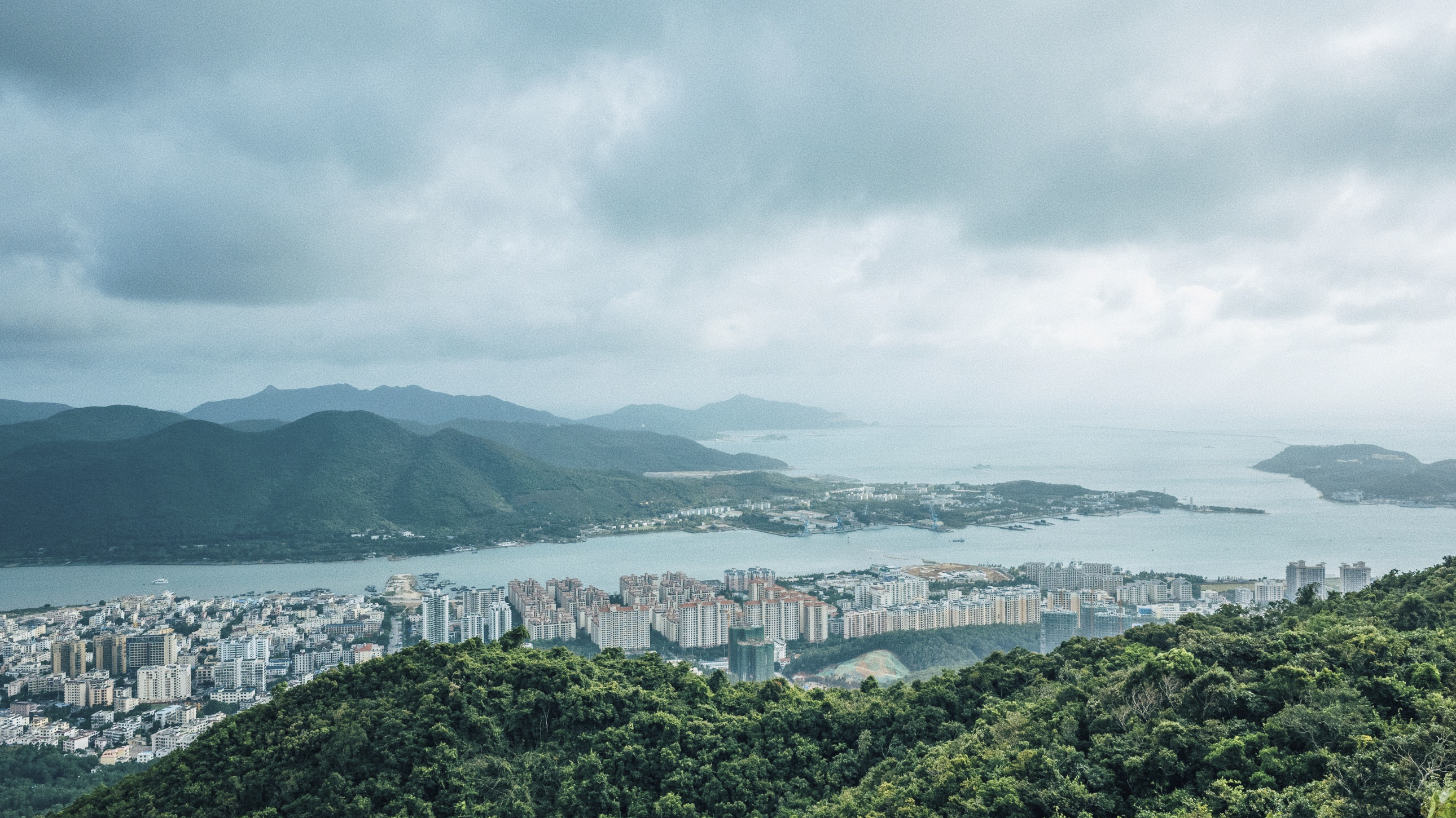 三亚山顶观景台观景,海南最长缆车