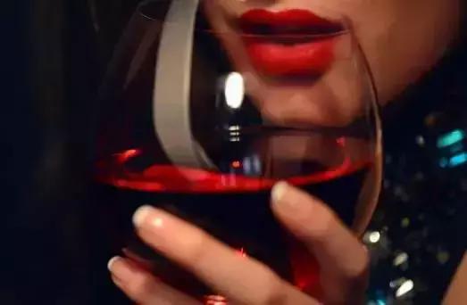 会喝酒的女人经典美句,会喝酒的女人气质好