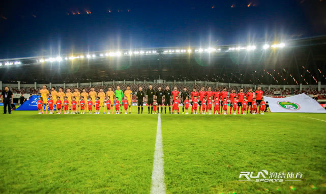 足球万人欢呼现场,足球比赛全场轰动