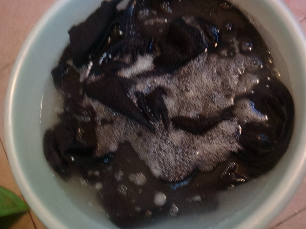 黑色衣服穿久了怎么恢复原色,黑色衣服久了发亮怎么清洗