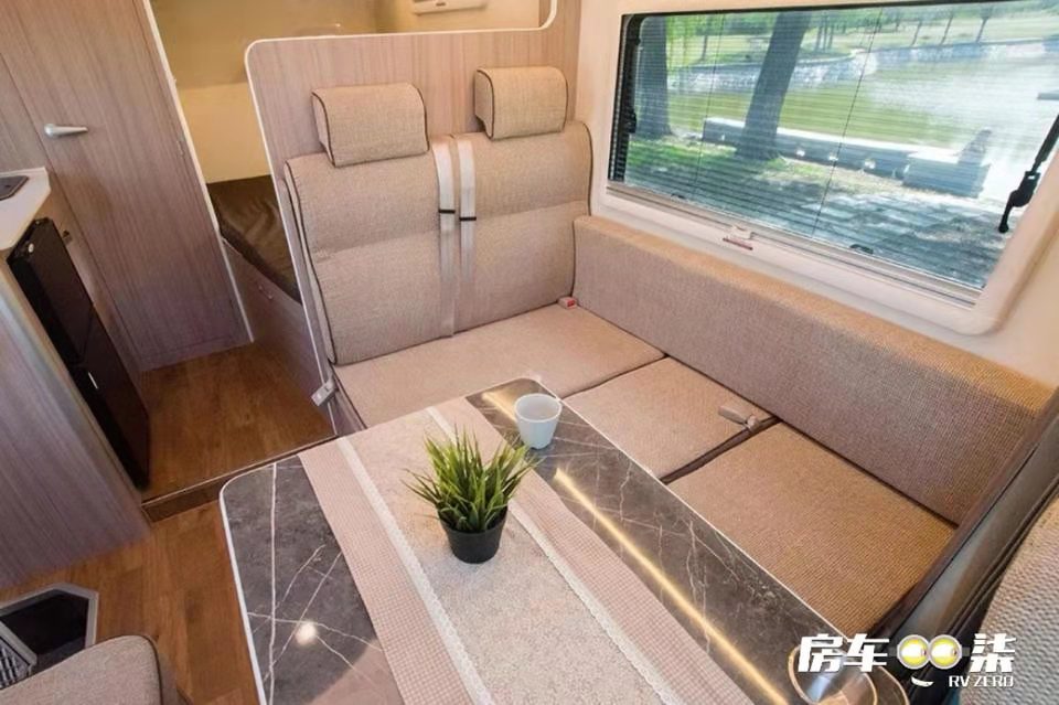 最适合日常通勤与旅游的b级房车,适合一个人的百万级小额头房车