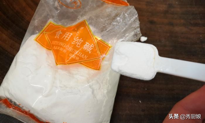 面食小苏打酵母泡打粉区别,做面食放小苏打起什么作用