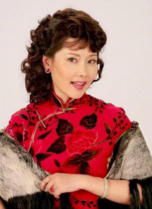 岁月不饶美人?其实皮肤松弛,白发皱纹,根本不影响她们风华绝代