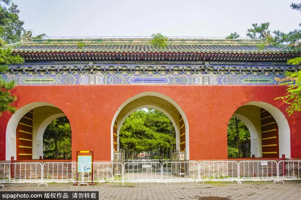 一个地铁站三条线,地铁边的吃喝玩乐