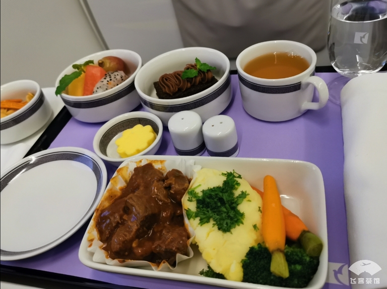 感觉捡到宝了！坐飞机前收到邮件，第2020位旅客提供升舱礼遇