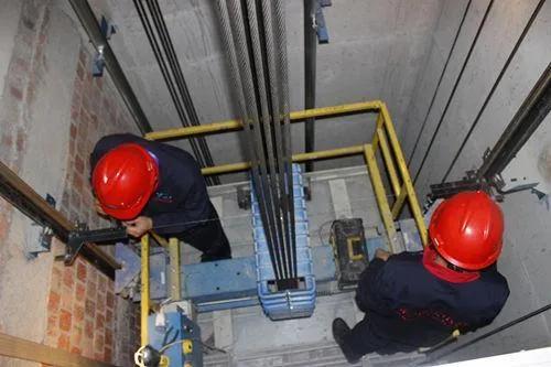 安装电梯出现事故谁有责任,电梯砸到人赔付标准