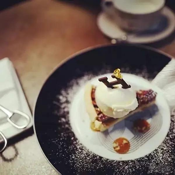 lv咖啡店设计风格,gucci高端店铺设计