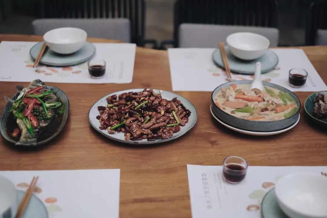 青城山别有洞天山居民宿,青城山肆禧山外民宿海拔