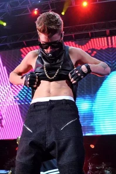 丁日，你妈喊你回家剪头了