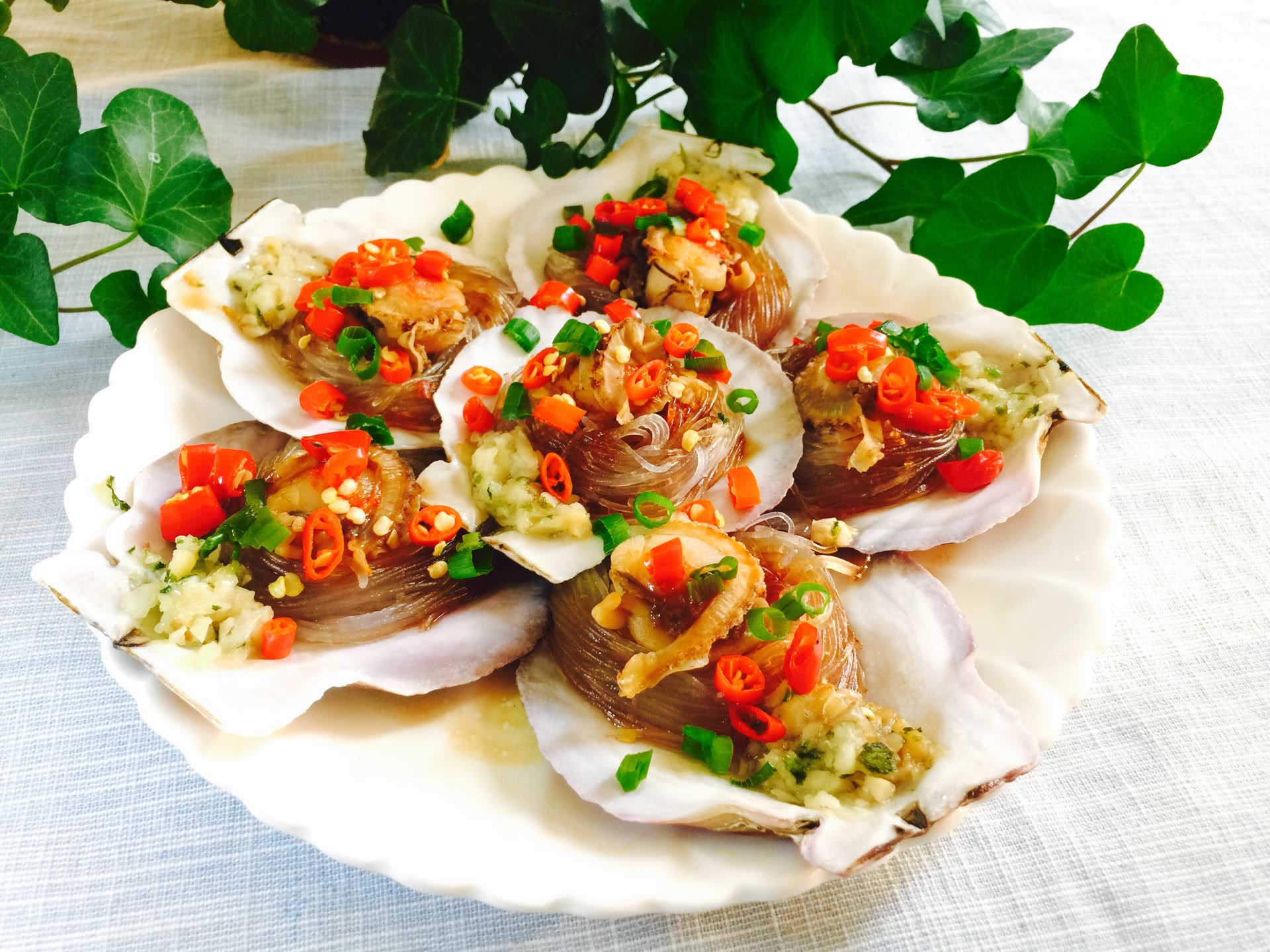 粉丝蒜蓉蒸扇贝的做法视频教程,蒜蓉粉丝蒸扇贝的家常做法大全