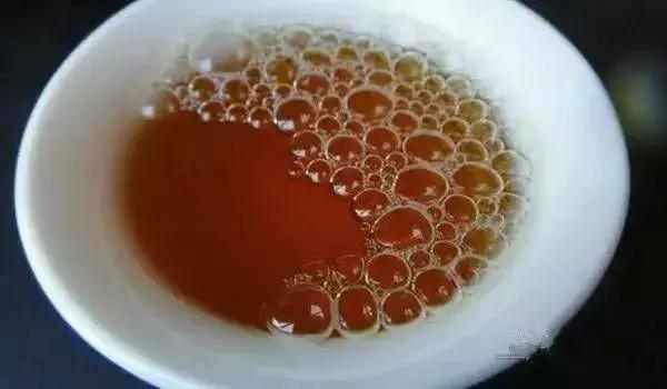 茶叶冲泡时表层漂浮的泡沫是什么,泡茶叶起了很多泡沫怎么回事