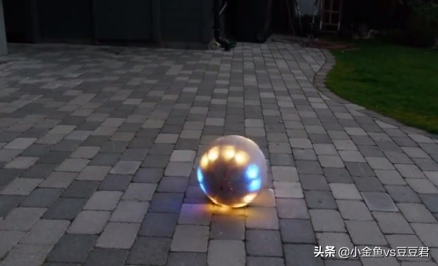 能翻滚的机器人,能爬能滚的机器人