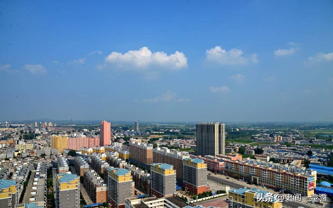 河南一县，古称涅阳，菩提寺是中原名寺，玉雕地毯金鱼玉兰花有名