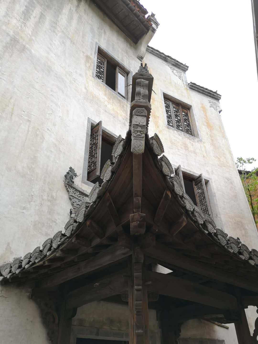 农村破旧老民居如何改造为特色民宿？可自住可出租，半年赚回房钱