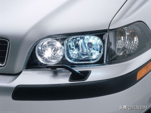 如何清洗汽车大灯小妙招,汽车大灯变黄怎么清洗学会这三招