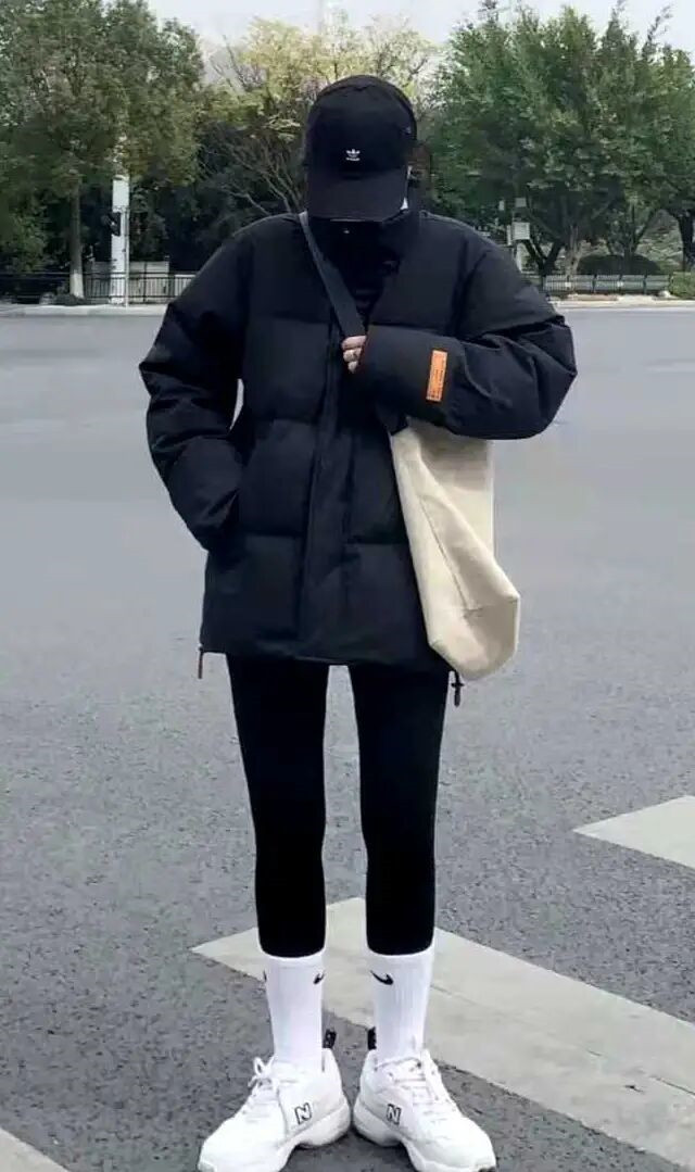 最适合配鲨鱼裤的过膝袜子,搭配鲨鱼裤洋气长筒袜