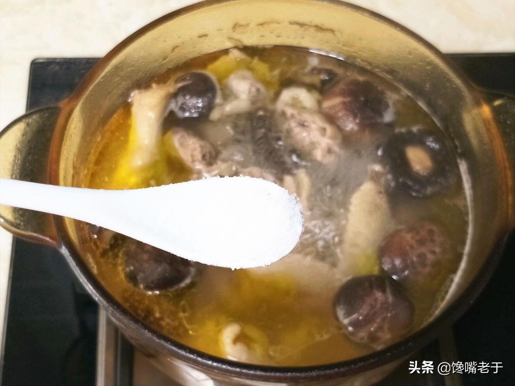 炖鸡时牢记三个调料不要放,炖鸡的正确炖法不放酱油