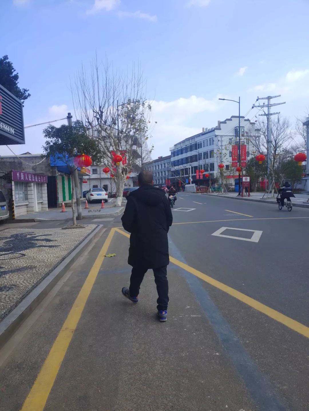 疫情下的县城夜晚照片真实,疫情时期农村的真实生活