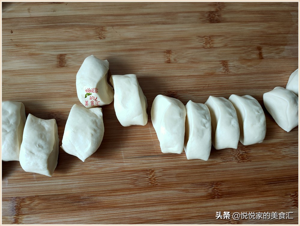 面包做出来好硬怎么回事,面包做得又干又硬