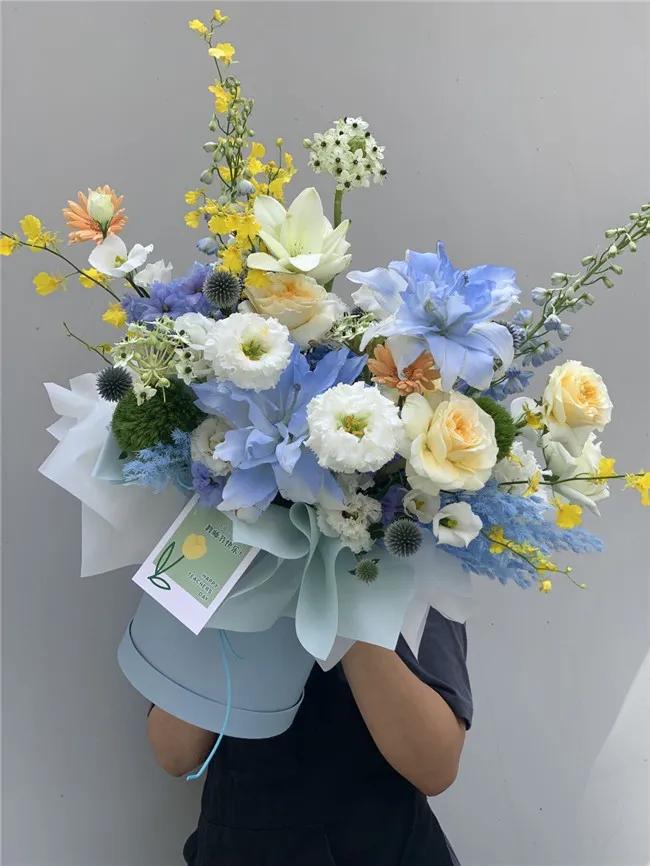 这家不足50㎡的花店，年营业额竟达300多万，被称“花痴”的他是怎么做到的？