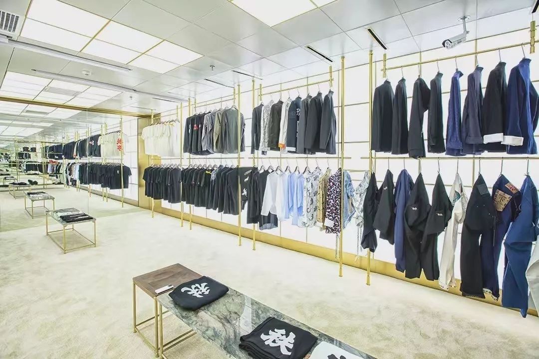 比李宁还厉害的运动员,比李宁高端一些的品牌