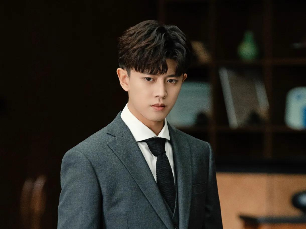 偶像剧放过科研人员吧!6个搞科研的男主,一半爱明星一半爱学生