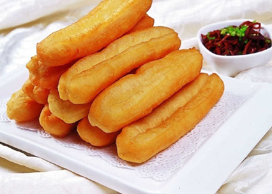 1斤面2个鸡蛋炸油条的配方,家庭面粉鸡蛋炸油条的做法