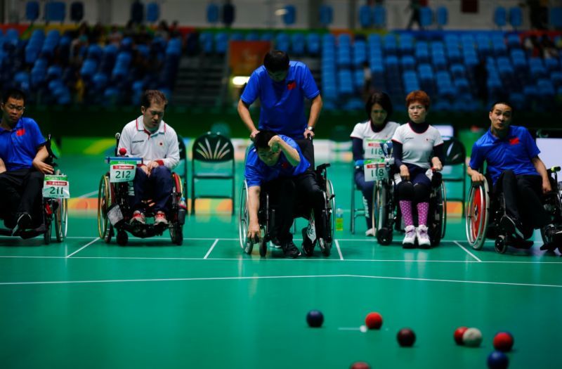 残奥会盲人踢足球,残奥会失明运动员是怎么跑的