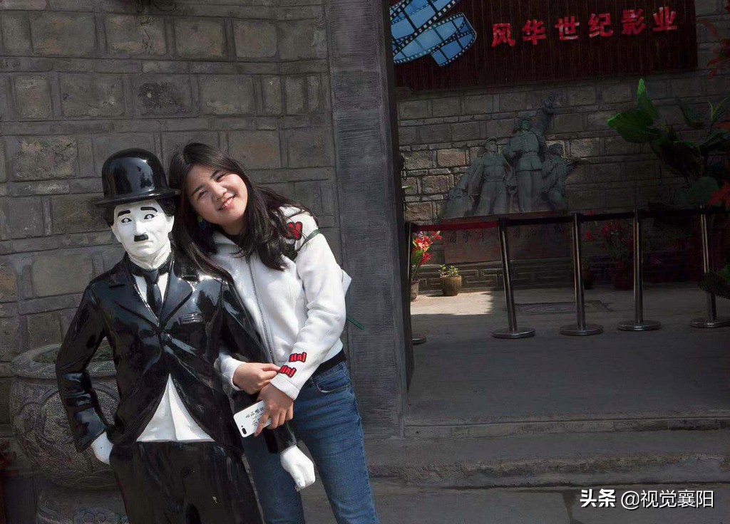 三月沁醒焉柔魅力——襄阳东方国际幼儿园莫愁湖边庆“三八”