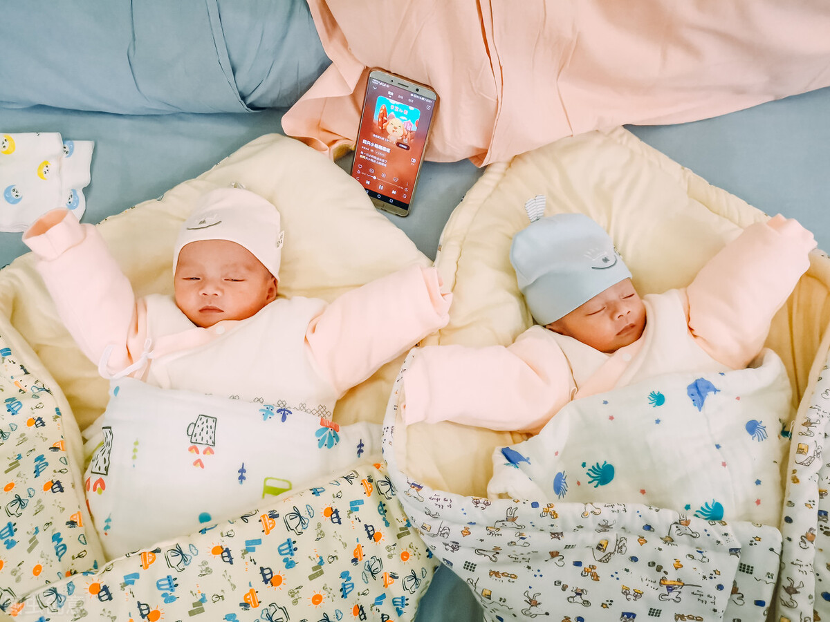 小孩子晚上蹬被子着凉有什么办法,天气渐冷给宝宝盖被子