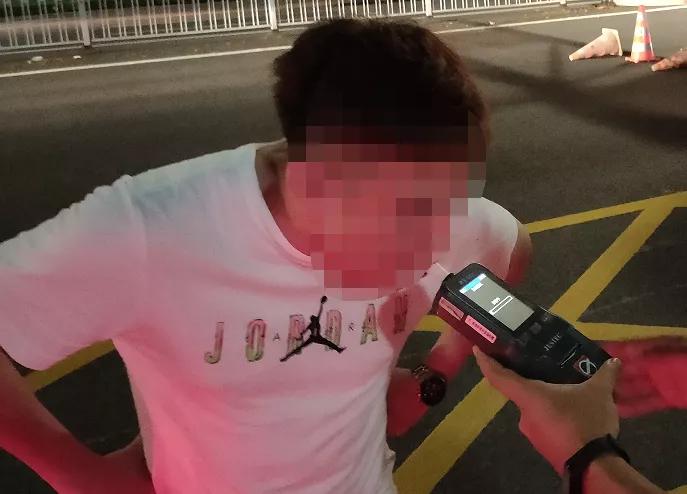 男子刚拿到驾照,男子租用共享汽车发现不对劲