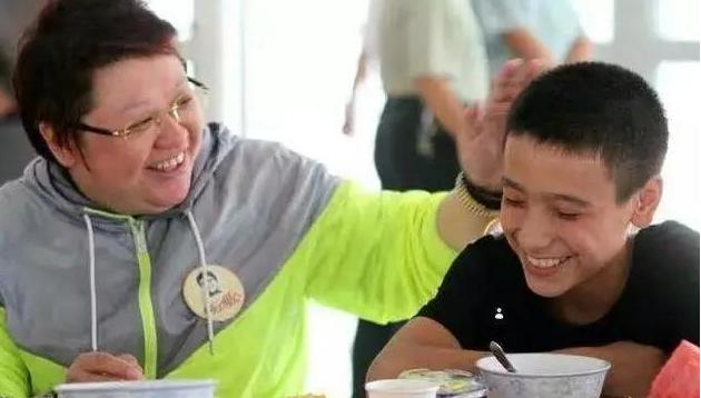 奶奶卖老冰棍,老奶奶卖雪糕帮助大山里的孩子