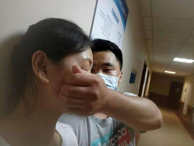 婴儿身上长黑刺家里老人非要去刮,小孩身上出现小黑刺