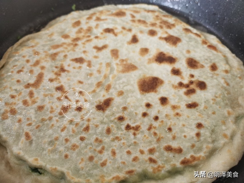 烙韭菜盒子用生鸡蛋,韭菜盒子里面的韭菜鸡蛋要炒熟吗