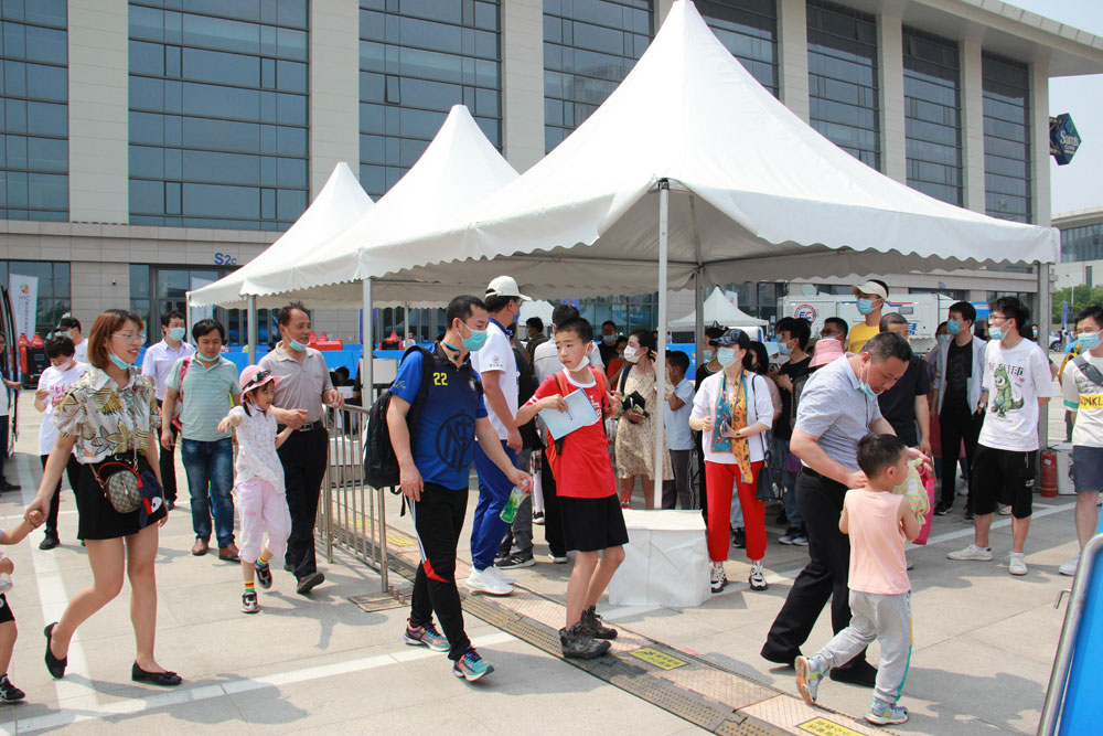 “深蓝”成网红海格客车凭智慧出行引爆津门