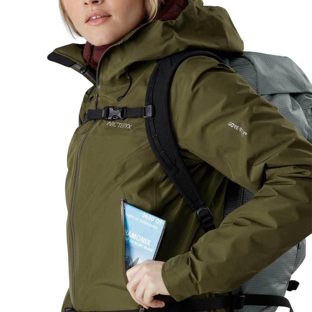 冲锋衣的选择保暖,硬壳冲锋衣材质是不是特别硬