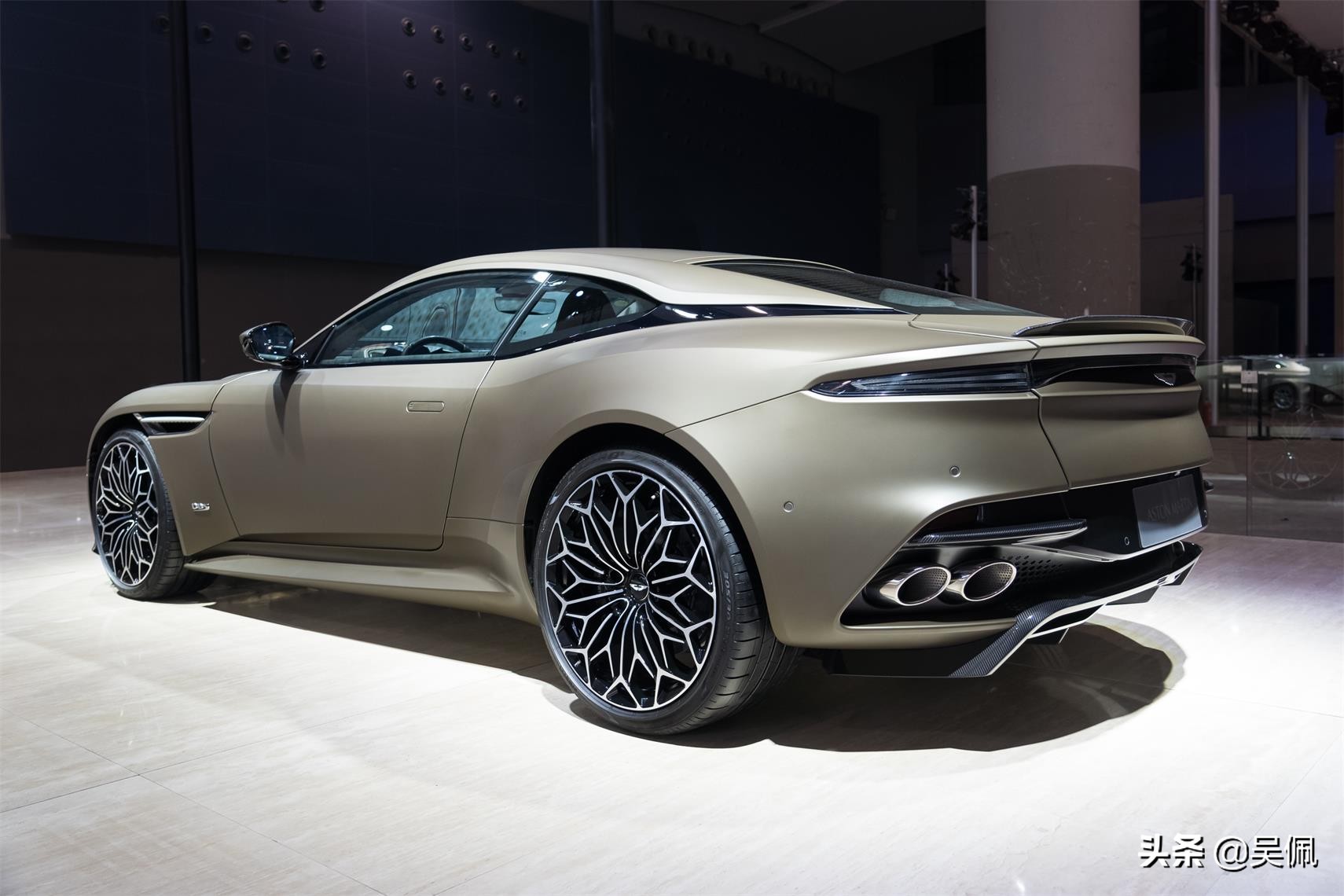 除了DBX，阿斯顿·马丁还有3款国内仅各发售一台的特别版车型