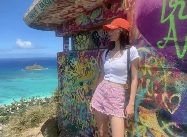 吴千语晒照自己打扮漂亮,吴千语深夜拍落寞照