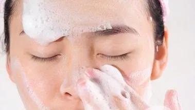 眼部周围的脂肪粒用什么眼霜,眼部周围脂肪粒喝什么中药