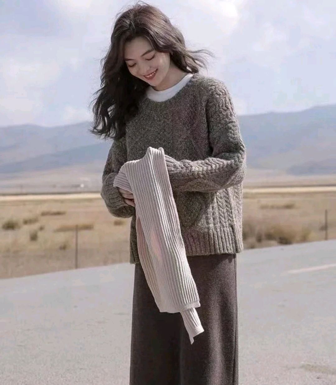 毛衣内搭搭配半身裙,毛衣搭半身裙怎么穿显身材