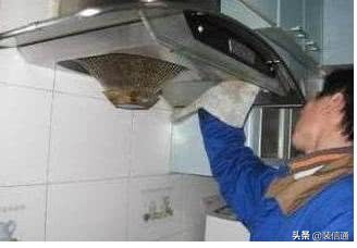 油烟机不管有多脏一个口罩就搞定,油烟机脏了万万不要拆下来清洗