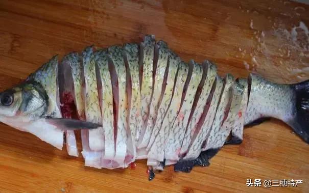 剁椒孔雀鱼的做法,剁椒孔雀开屏清蒸鱼