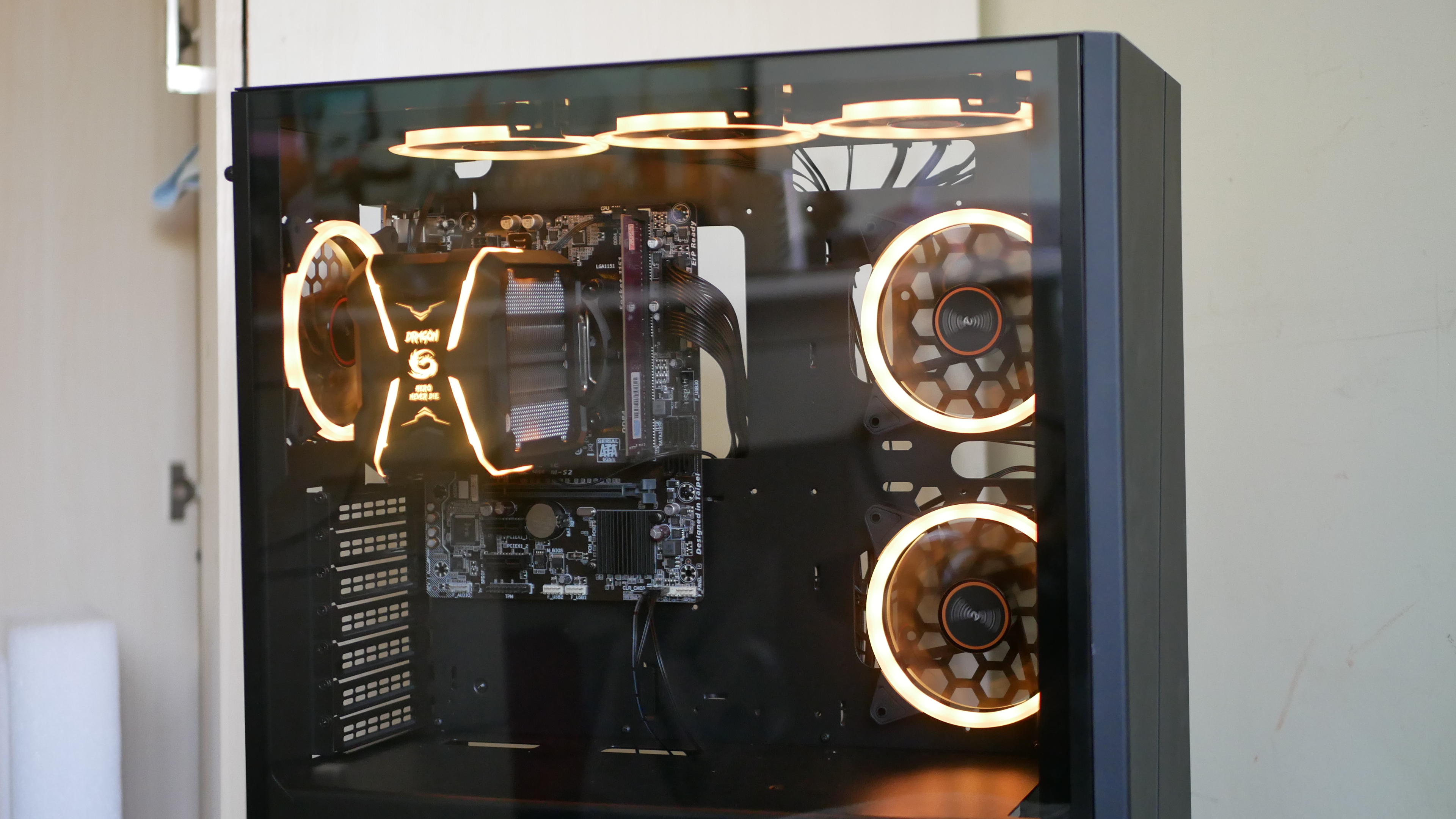 RGB机箱怎么玩？电铠DK104、650W超级巨龙S6模组电源体验