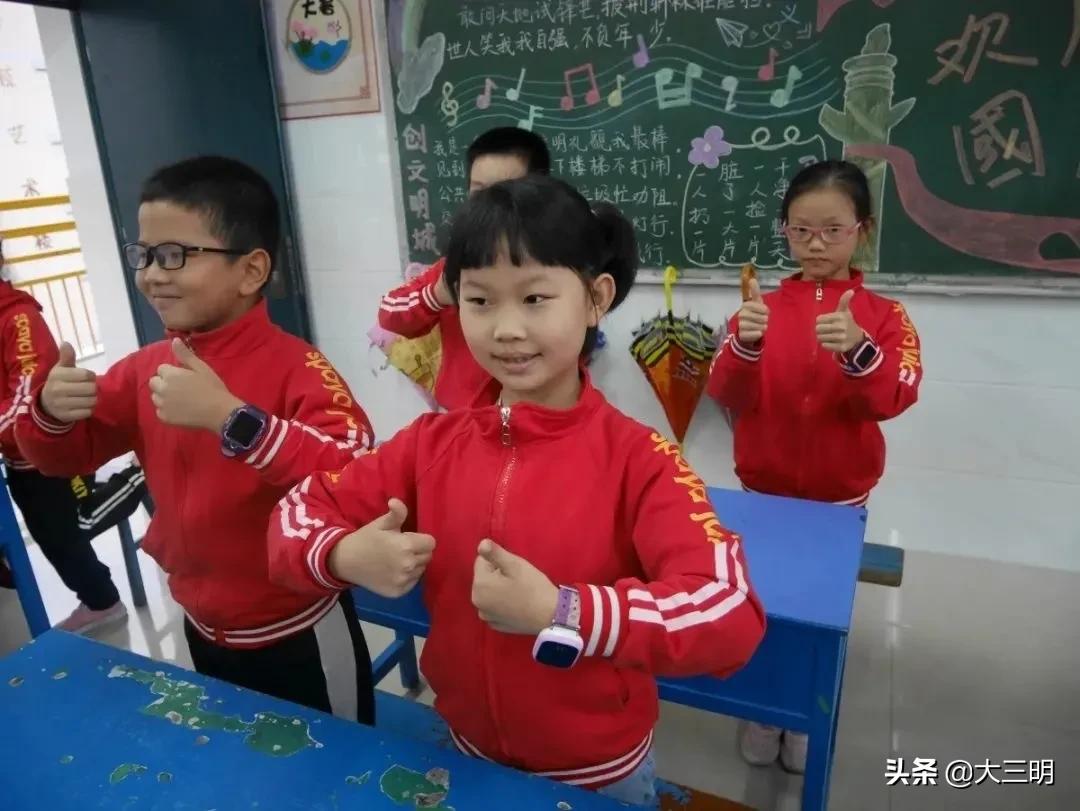 荣誉升旗手丨二年,6班刘昕妤