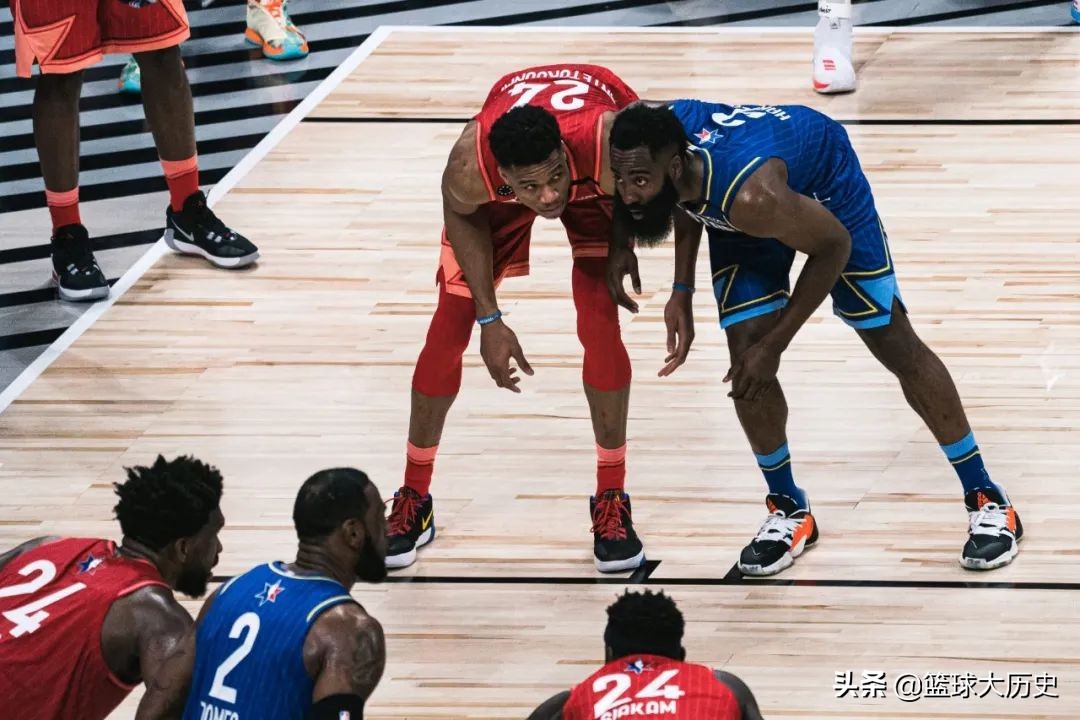 嘴仗升级！哈登暗讽字母哥，情商对比高下立判