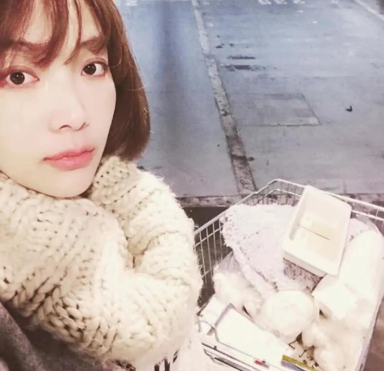 第一次拍吻戏女明星,女演员第一次拍接吻戏