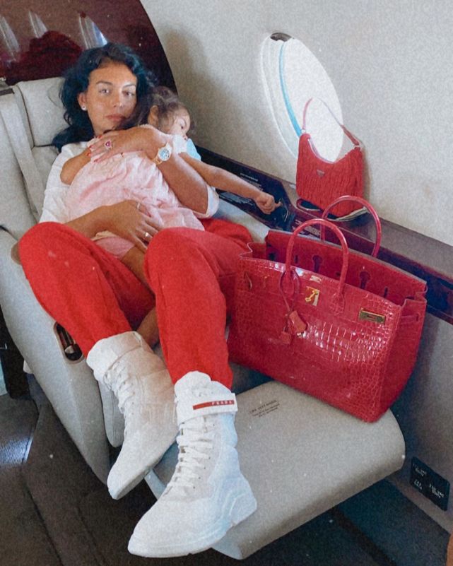 c罗带乔治娜戒指,c罗送乔治娜多少戒指