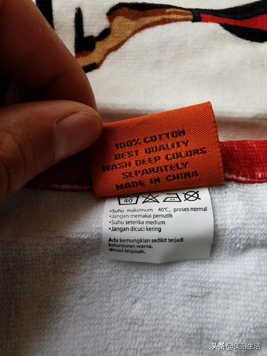 请大家欣赏下爱马仕的丝巾和围巾吧！有没有感觉很可惜？