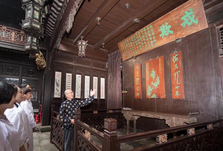 北京同仁堂,北有同仁堂南有胡庆余堂的意思